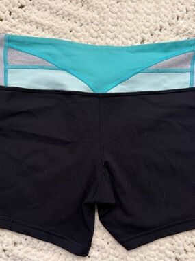 Lululemon reversible biker shorts size 8